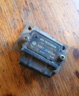 Volkswagen PASSAT B2 Ignition amplifier control unit 211905351D 333231 65432