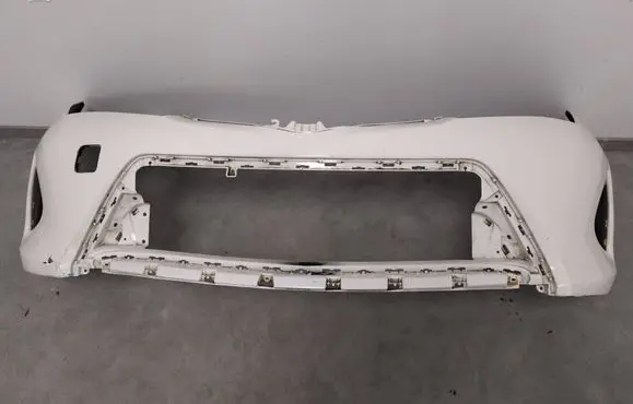 Toyota Auris E180 Front bumper 5211902A20