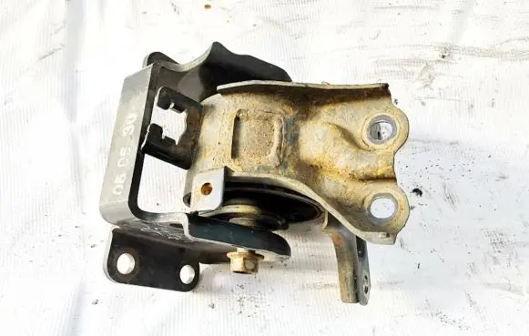 KIA Sportage Engine mount bracket 216142e400 21614-2e400