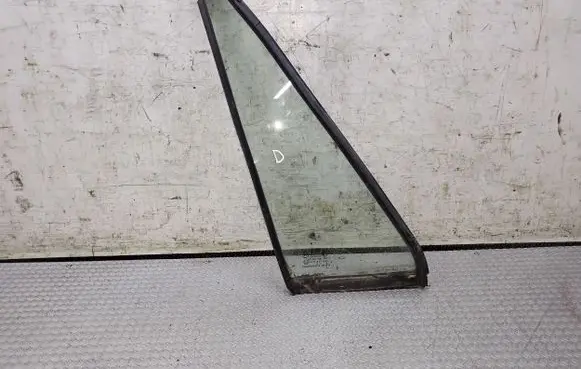 Hyundai Galloper Front vent window/glass (coupe) 