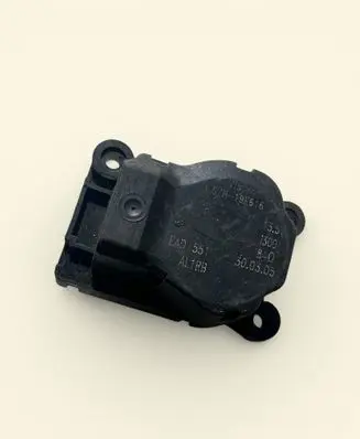 Ford Mondeo Mk III Air flap motor/actuator 1S7H19E616AA 300305 EAD551
