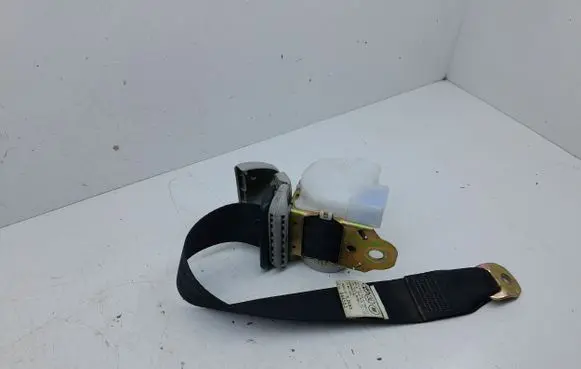 Toyota Corolla Verso E121 Third row seat belt 7L2550