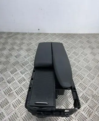 Mercedes-Benz C W204 Armrest A2046800639 0005032510 LLGZ62