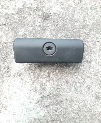 BMW 5 E39 Glove box opening button 