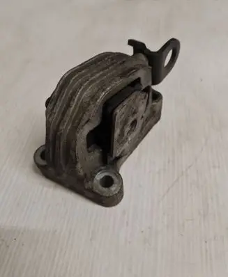 Volvo V70 Engine mount bracket 30776354