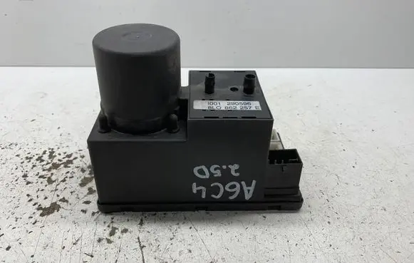 Audi A6 S6 C4 4A Central locking vacuum pump 8L0862257E 001290596