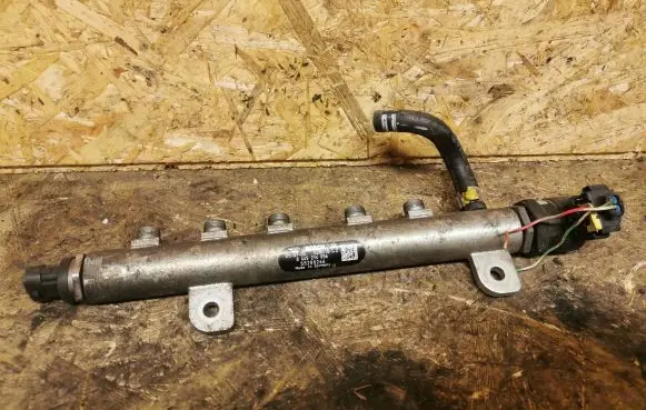Opel Zafira B Fuel main line pipe 55200266 028018L2 0445214056