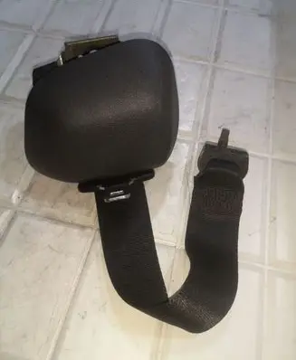 Rear seatbelt