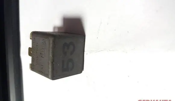 Volkswagen PASSAT B5 Other relay 141951253B