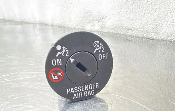 Opel Insignia A Passenger airbag on/off switch 13577258