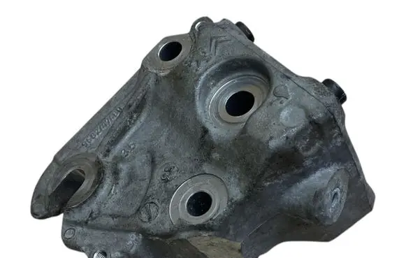 Citroen C5 Engine mounting bracket 9682417480