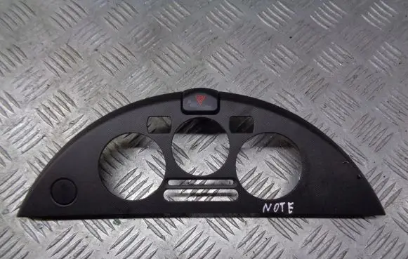 Nissan Note (E11) Hazard light switch