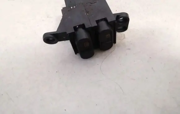 Mazda 626 Windscreen/window heater switch g29180 gg29180