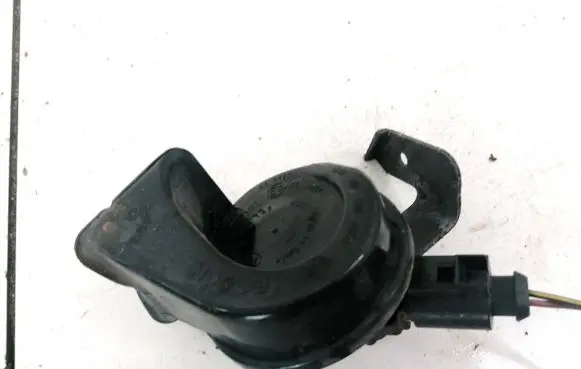 Audi A3 S3 8P Horn signal E9011157