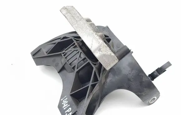 Peugeot 508 II Engine mount bracket