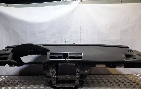 Volkswagen PASSAT B7 USA Dashboard 561880204A