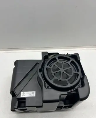 Audi e-tron Subwoofer speaker 11A035621C 03072022 000850