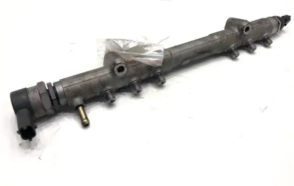 Volvo XC90 Fuel main line pipe 31259011