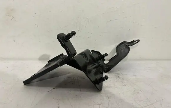 Skoda Octavia Mk3 (5E) ABS pump bracket 5Q1614235E