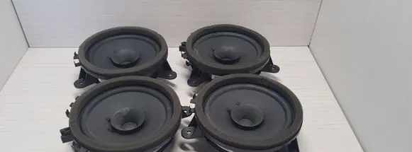 Volvo V50 High frequency speaker in the rear doors 30657444 07W38