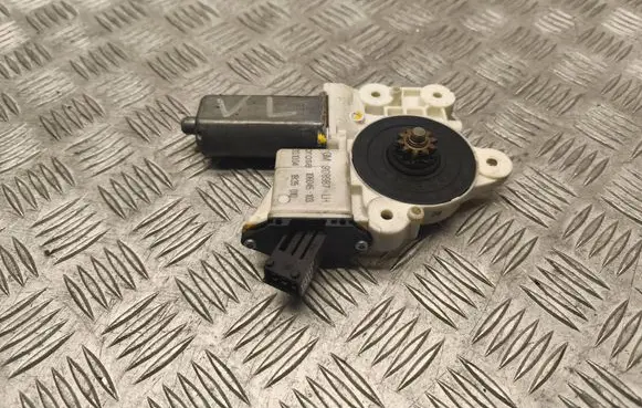 Opel Signum Front door window regulator motor 0130822011