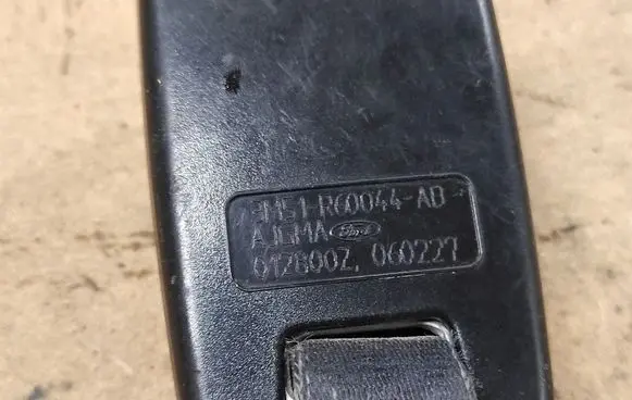 Ford Focus C-MAX Rear seatbelt buckle 012800Z 060227
