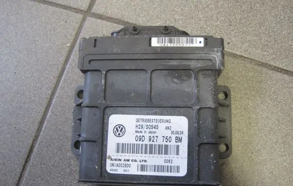 Volkswagen Touareg I Gearbox control unit/module 09D927750BM