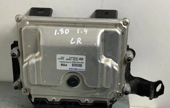 Hyundai i30 Engine control unit/module 3919903AH0 9001320108KC