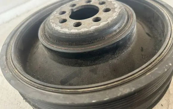 Audi A6 S6 C5 4B Crankshaft pulley 059105251m