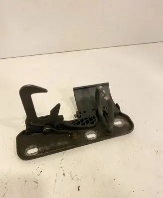 Volkswagen PASSAT B7 Engine bonnet/hood lock/latch loop/hook 3AA823480