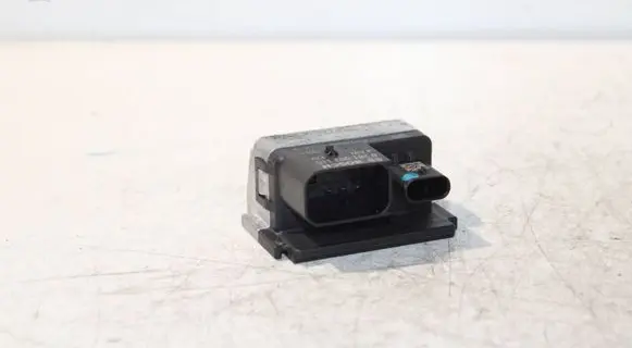BMW 1 F20 F21 Glow plug pre-heat relay 8514120 0281003115