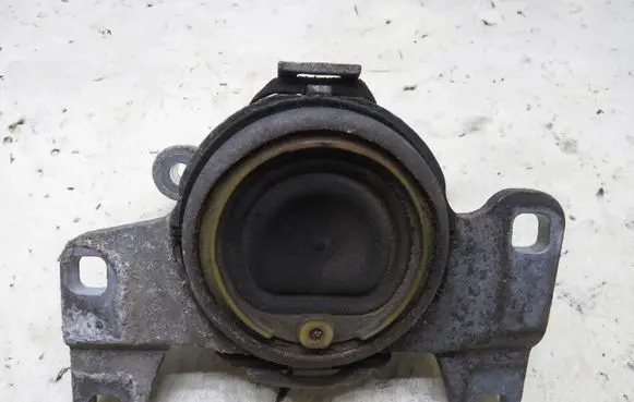 Volvo V40 Engine mount vacuum valve 26008