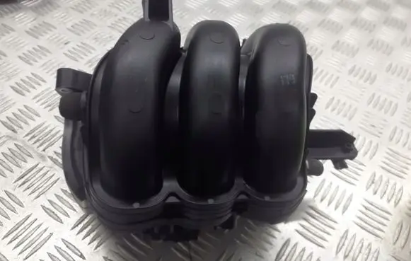 Toyota Yaris Intake manifold