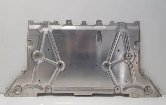 BMW i4 Engine splash shield/under tray 7915376 791537601