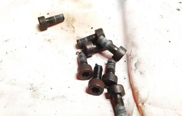 Mercedes-Benz C W204 Nuts/bolts 