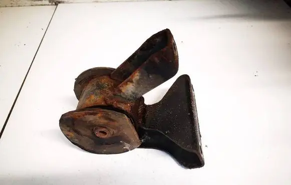 Engine mount bracket