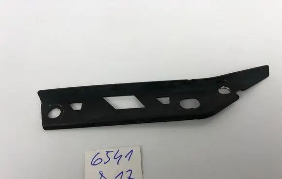 Mercedes-Benz C W204 Front bumper mounting bracket A2048810806