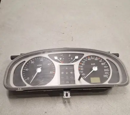 Renault Laguna II Speedometer (instrument cluster) 8200328442 7W18R354 501018630082