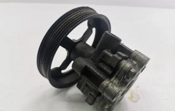 Citroen C-Crosser Power steering pump 89091686