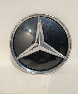 Mercedes-Benz C AMG W205 Manufacturer badge logo/emblem A0008881000