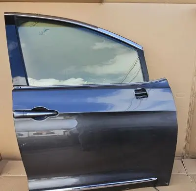 Chrysler Pacifica Front door 3041904