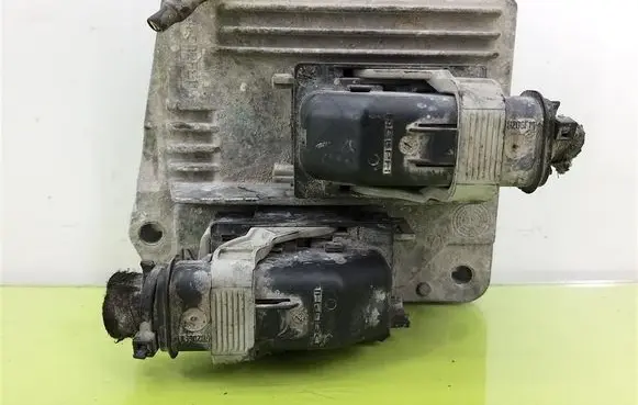 Opel Zafira B Engine control unit/module 55562549