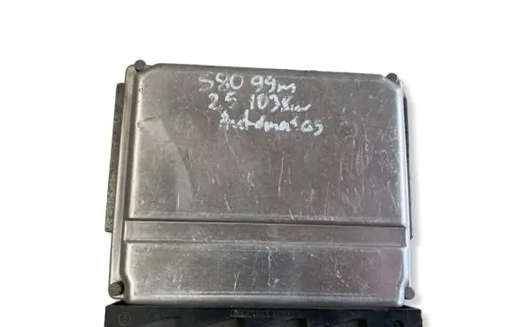 Volvo V70 Engine control unit/module 09496667A