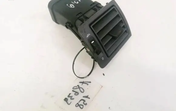 Volvo V50 Dash center air vent grill Y01128 Y011030
