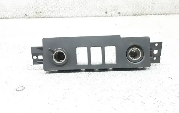 Jeep Cherokee 12 V Socket (front) 