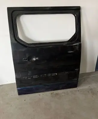 Renault Trafic III (X82) Side sliding door 821011449R