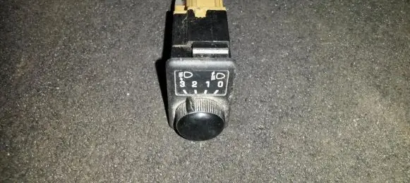 Nissan Primera Headlight level height control switch Nenustatyta