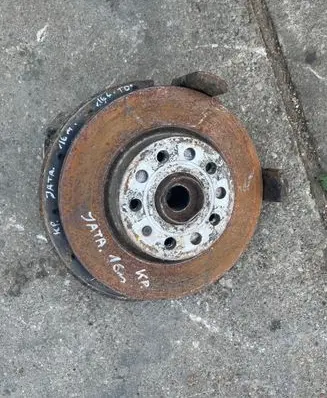 Volkswagen Jetta VI Front wheel hub