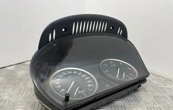 BMW 5 E60 E61 Speedometer (instrument cluster) 6937618 110080213