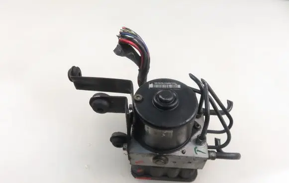 Ford Focus ABS Pump 10096001153
